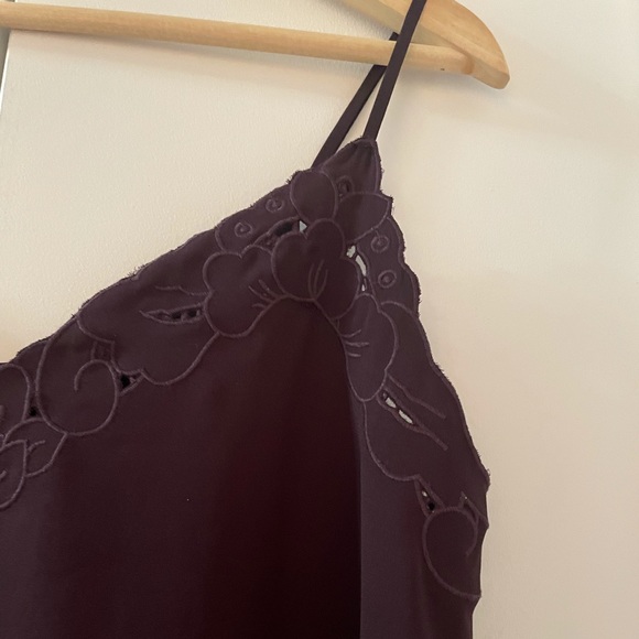*ARITZIA* Babaton cami/ tank top in dark purple with flower cutout in size XS - Picture 5 of 6